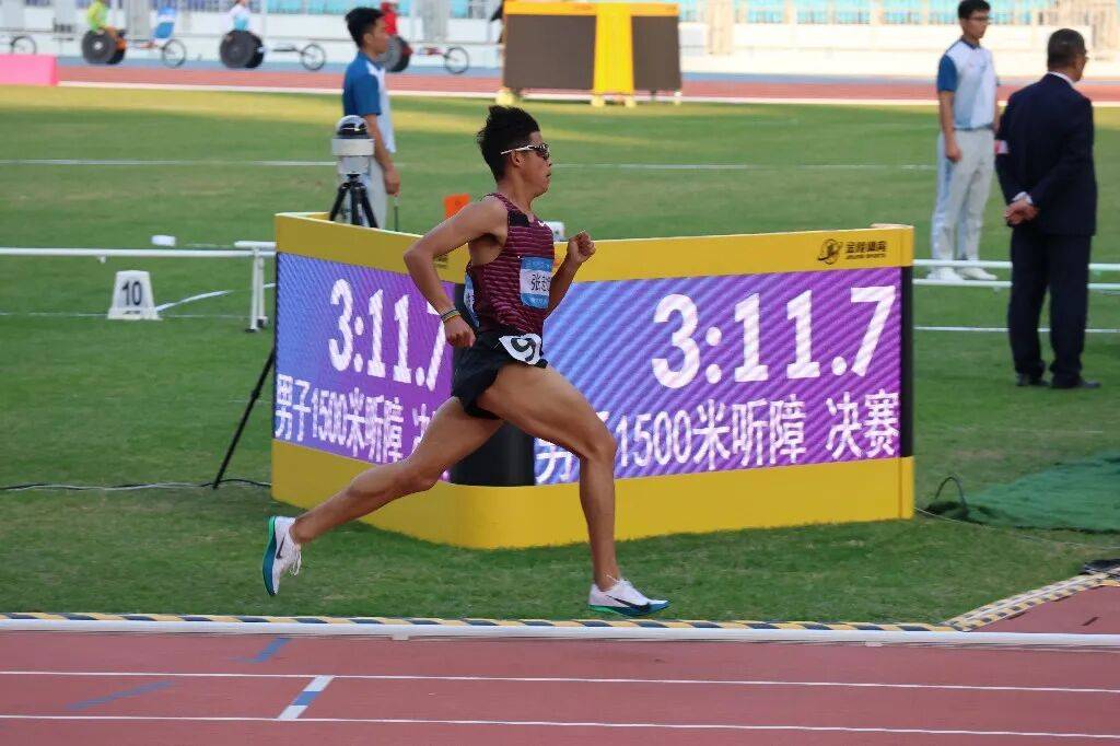 运动员在比赛中获奖表现出色有望晋级(运动员获胜)